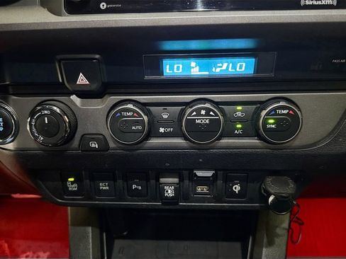 Used 2021 Toyota Tacoma TRD Sport w/ Technology Package image 16