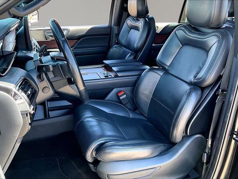 Used 2024 Lincoln Navigator Premiere image 21