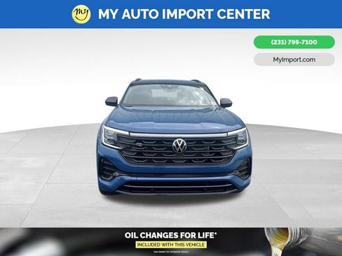 Used 2025 Volkswagen Atlas Cross Sport SEL R-Line AWD/4WD image 2