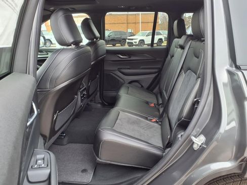 New 2025 Jeep Grand Cherokee 4WD image 15