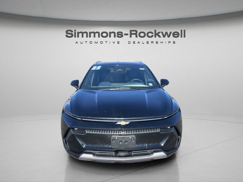 Used 2025 Chevrolet Equinox EV LT image 2