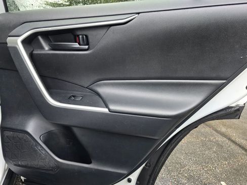 Used 2019 Toyota RAV4 LE image 18