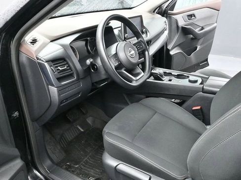 Used 2023 Nissan Rogue S image 9