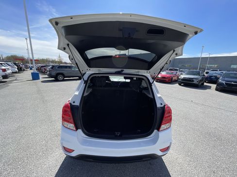 Used 2022 Chevrolet Trax LS w/ Tint and Cruise Package image 27