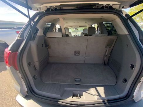 Used 2011 Chevrolet Traverse LT w/ Personal Connectivity Package FWD image 4