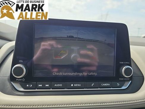 Used 2025 Nissan Rogue SV FWD image 14