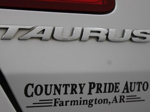 Used 2018 Ford Taurus SEL FWD image 28