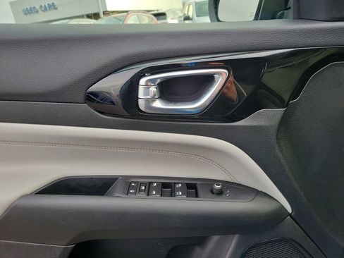 Used 2023 Jeep Compass Limited image 18