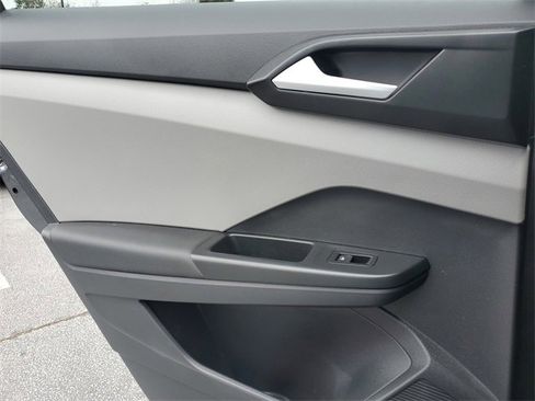 Used 2022 Volkswagen Taos SE image 13