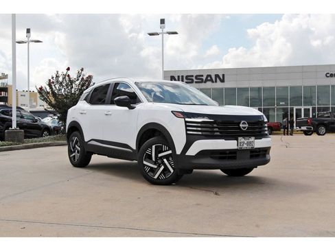 Used 2026 Nissan Kicks SV w/ SV Premium Package FWD image 1