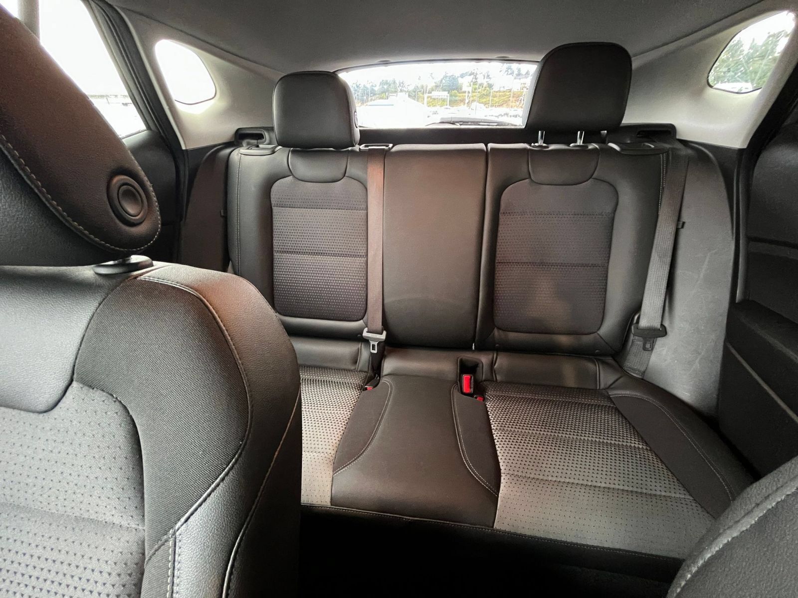 Used 2025 Chevrolet Trax LT w/ LT Convenience Package FWD image 38
