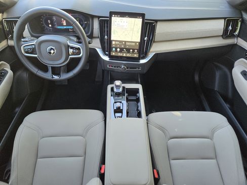 Certified 2025 Volvo XC90 T8 Plus w/ Protection Package Premier image 36