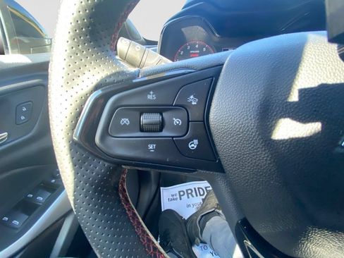 Used 2025 Chevrolet Trax RS FWD image 19