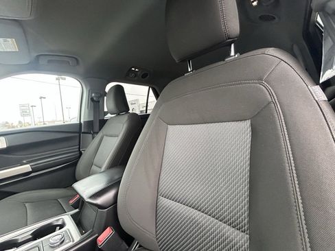 Used 2023 Ford Explorer XLT image 15