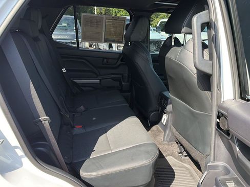 Used 2025 Toyota 4Runner TRD Off-Road Premium AWD/4WD image 12