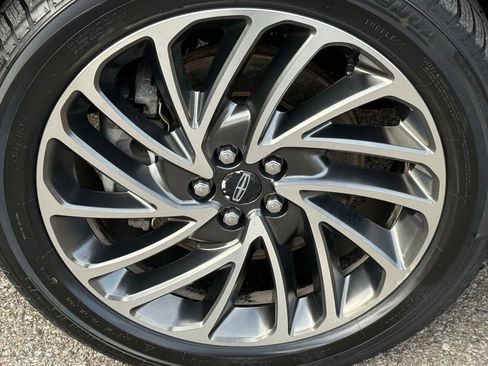 Used 2019 Lincoln Nautilus Reserve image 49