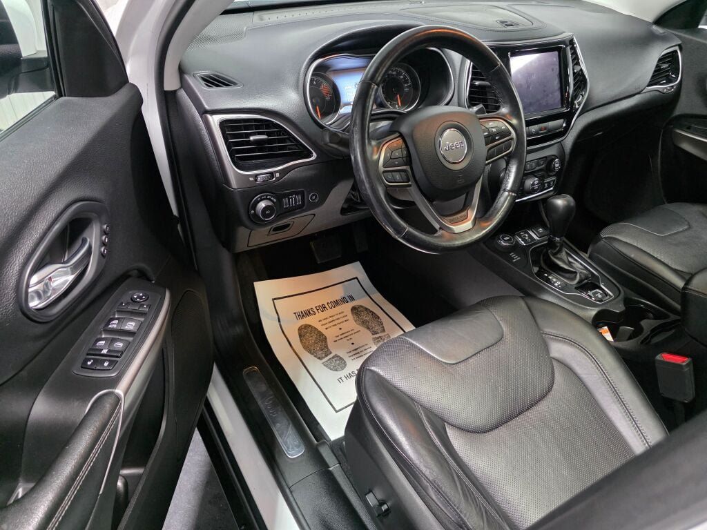 Used 2019 Jeep Cherokee Limited w/ Luxury Group AWD/4WD image 6