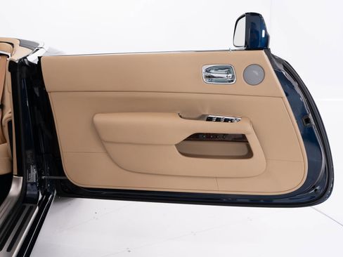 Certified 2016 Rolls-Royce Dawn image 19