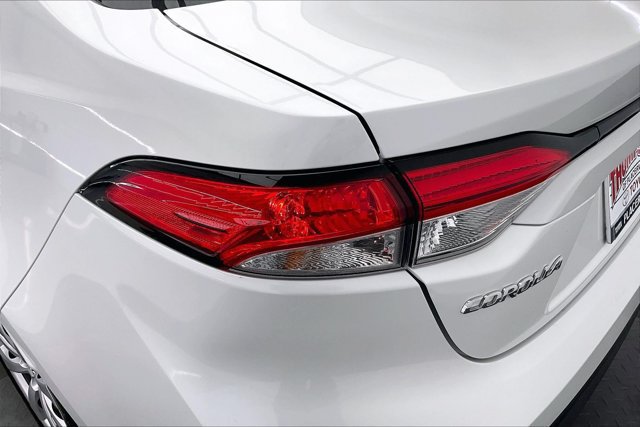 Used 2025 Toyota Corolla LE FWD image 30