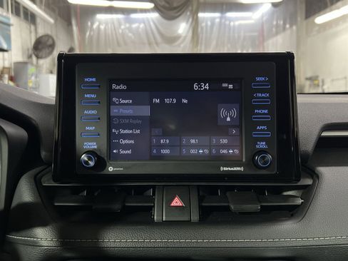 Used 2022 Toyota RAV4 XLE image 18