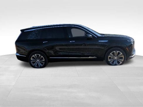 Used 2026 Cadillac Vistiq Luxury AWD/4WD image 2