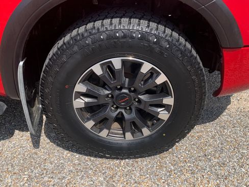 Used 2021 Nissan Titan PRO-4X w/ Pro-4x Convenience Package AWD/4WD image 8