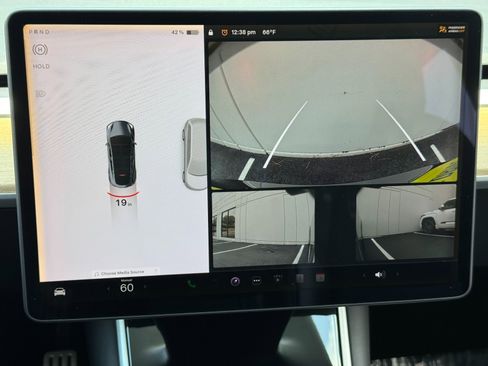 Used 2020 Tesla Model Y Long Range AWD/4WD image 32