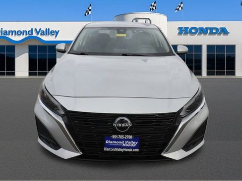 Used 2023 Nissan Altima 2.5 SV image 2