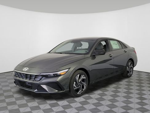 New 2025 Hyundai Elantra SEL w/ Cargo Package image 40