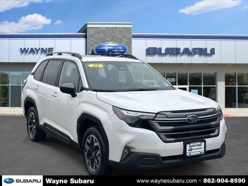 Used 2025 Subaru Forester Premium image 1