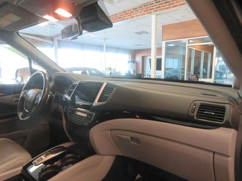 Used 2017 Honda Pilot Touring image 33