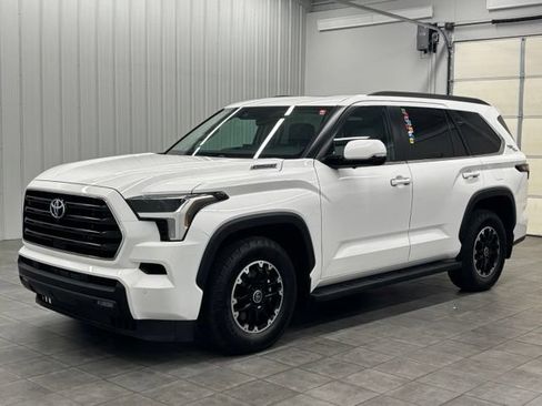 Used 2024 Toyota Sequoia SR5 w/ SR5 Premium Package AWD/4WD image 5