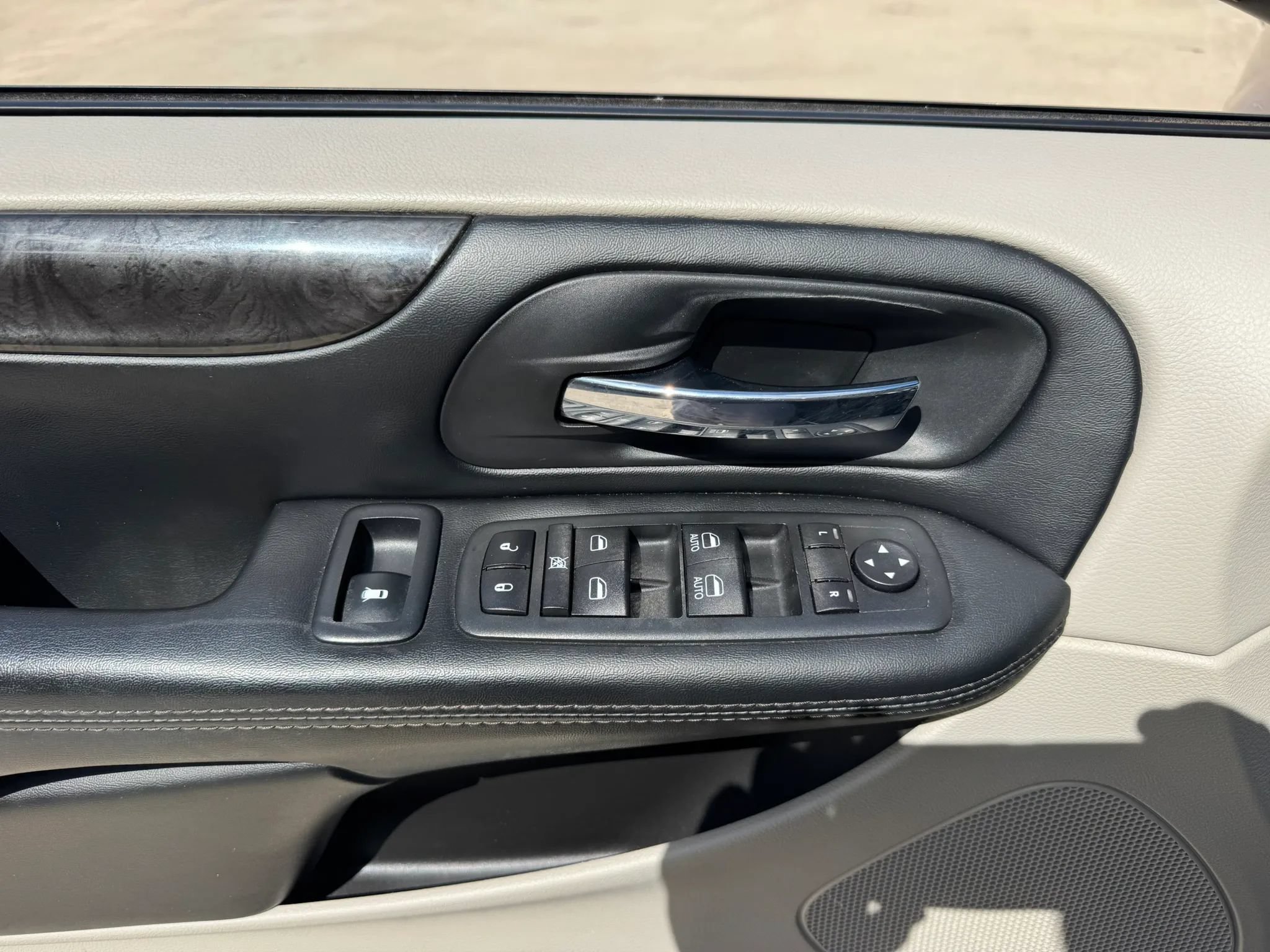 Used 2019 Dodge Grand Caravan SE w/ UConnect Hands-Free Group FWD image 23