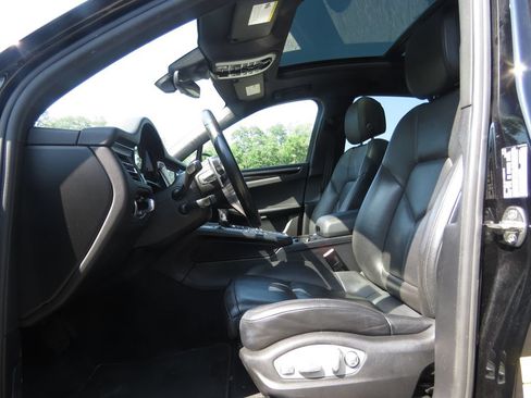 Used 2019 Porsche Macan AWD/4WD image 10