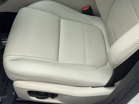 Used 2024 Jaguar XF R-Dynamic SE image 38