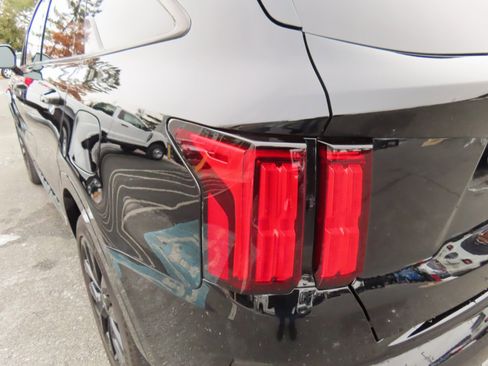 Used 2023 Kia Sorento SX image 9