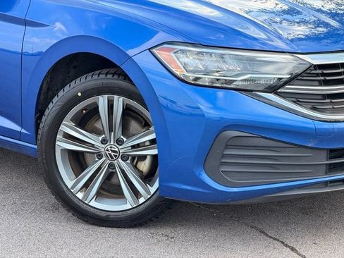 Used 2024 Volkswagen Jetta SE FWD image 2