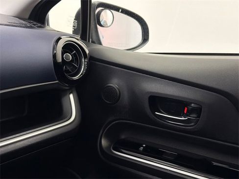 Used 2015 Toyota Prius C Three image 28