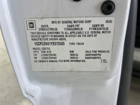 Used 2000 Chevrolet Silverado 2500 W/T w/ Firm Ride Suspension Pkg image 28