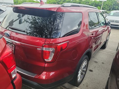 Used 2018 Ford Explorer XLT w/ Equipment Group 202A FWD image 4