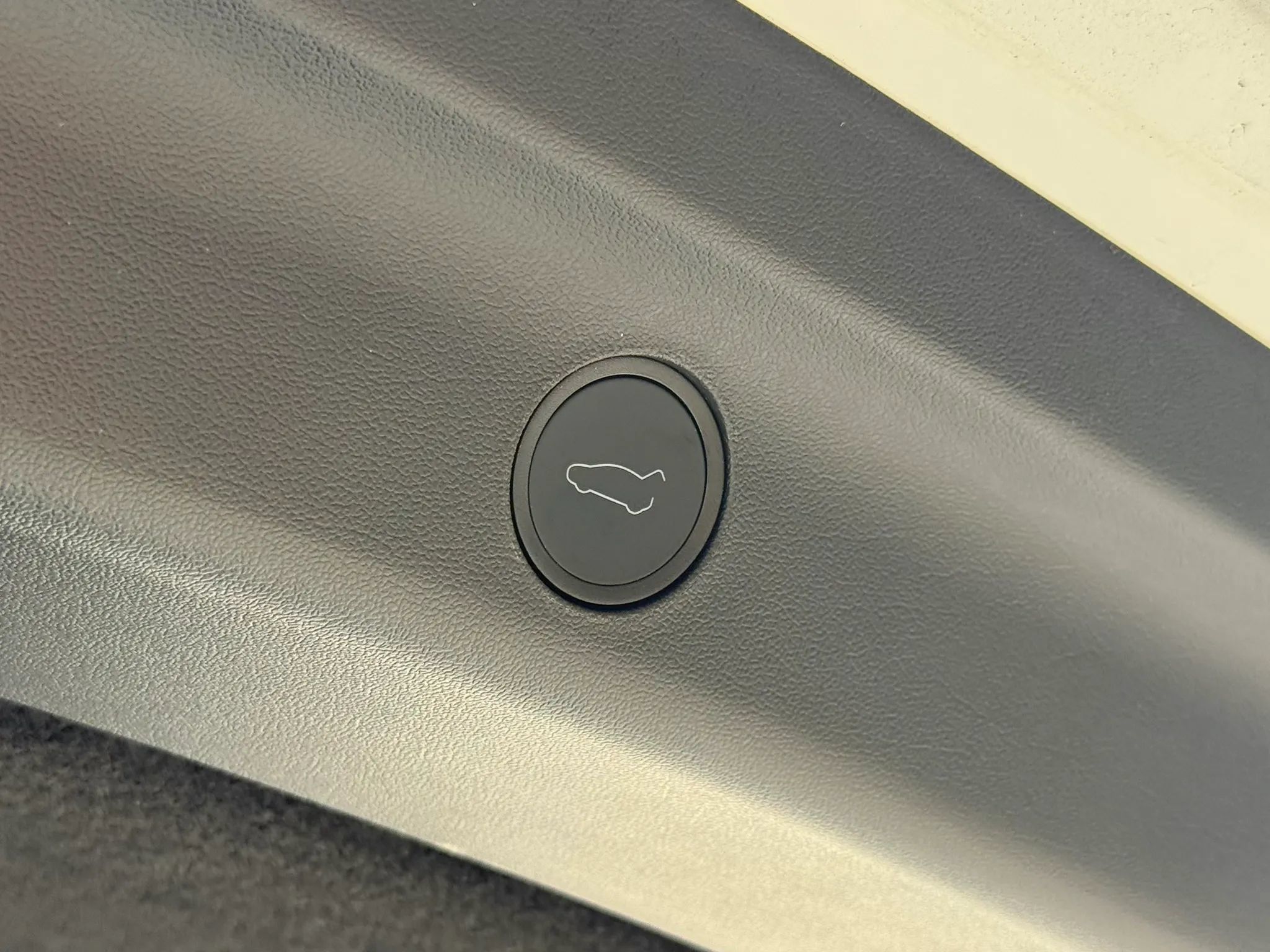 Used 2023 Tesla Model Y AWD image 39