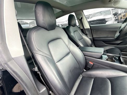 Used 2019 Tesla Model 3 Long Range image 29