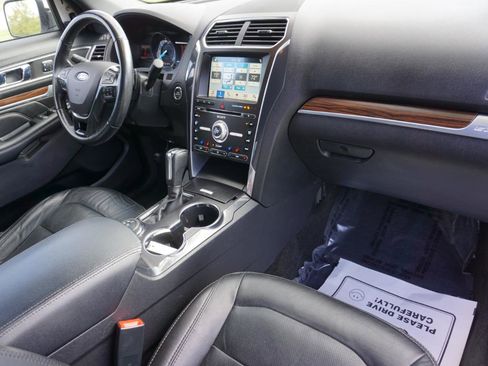 Used 2017 Ford Explorer Limited w/ Equipment Group 301A AWD/4WD image 25