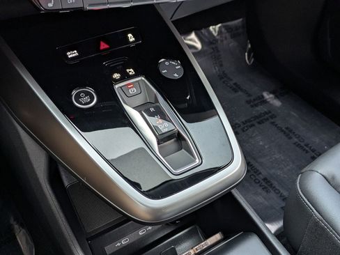 Used 2025 Audi Q4 e-tron Prestige image 14