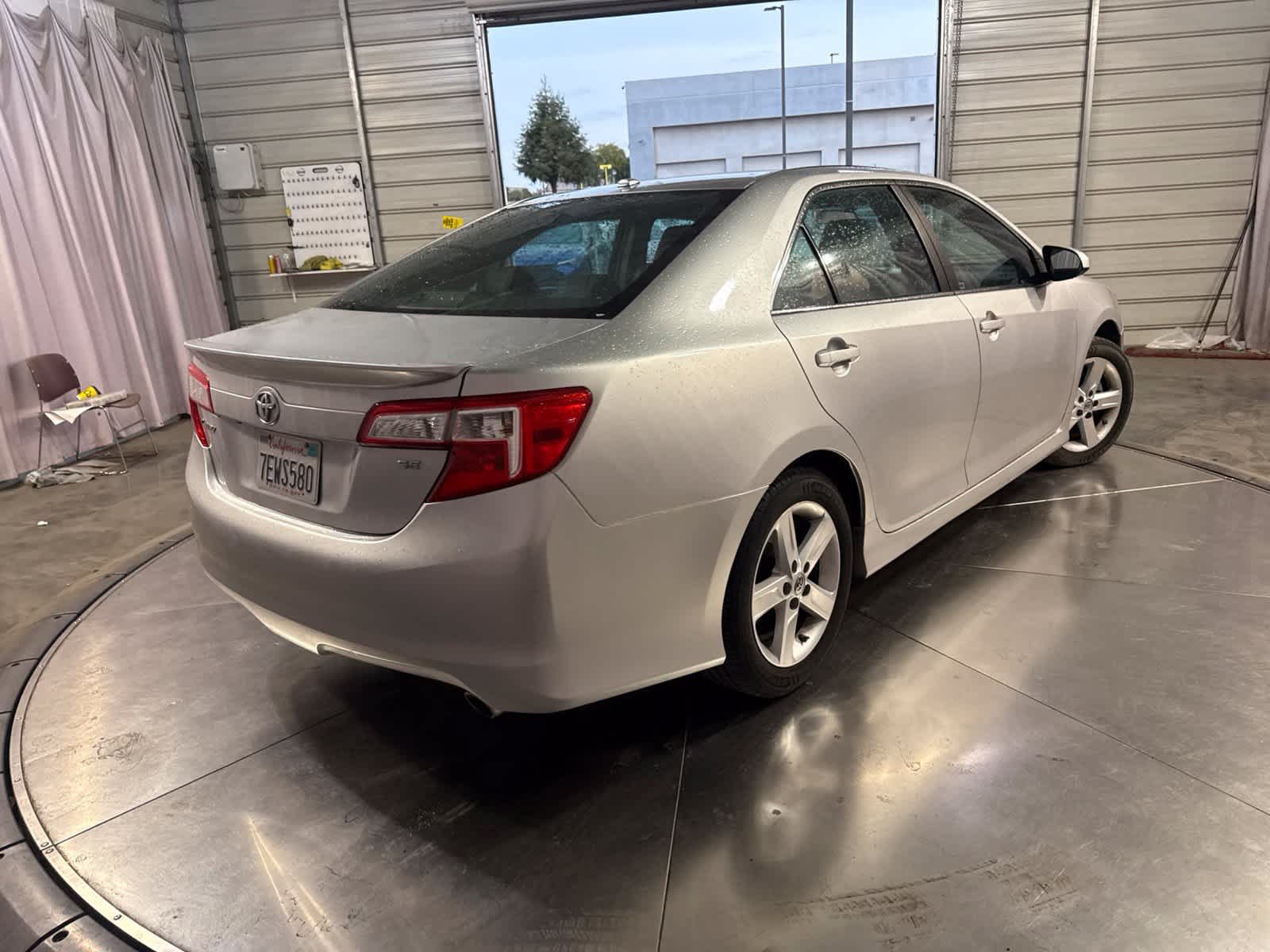 Used 2014 Toyota Camry SE FWD image 4