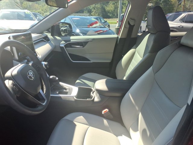 Used 2023 Toyota RAV4 XLE Premium FWD image 5