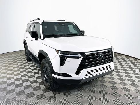 Used 2025 Lexus GX 550 AWD/4WD image 2