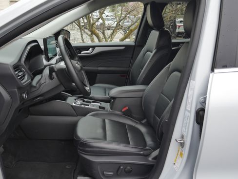 Certified 2025 Ford Escape Platinum image 3