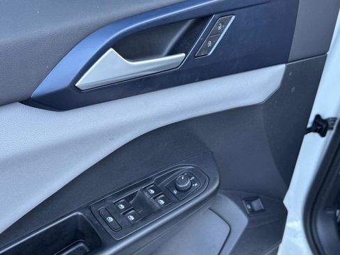 Used 2022 Volkswagen Taos SE w/ Panoramic Sunroof Package image 20