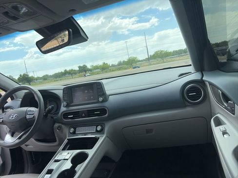 Used 2021 Hyundai Kona Limited w/ Cargo Package FWD image 24